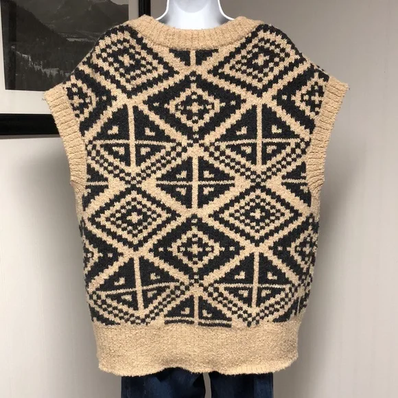 Women’s Banana Republic Gray and Beige Sleeveless Oversized Sweater Size M/L - Picture 2 of 3